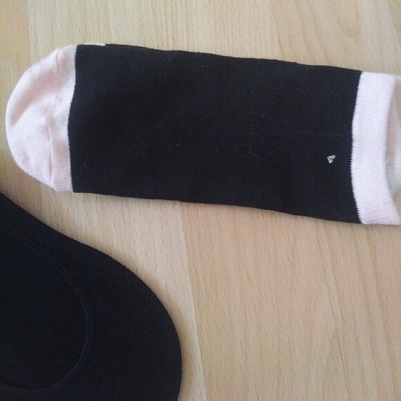 💲1⃣▶▶Ardene Black and Pink No-Show Socks - Picture 2 of 3